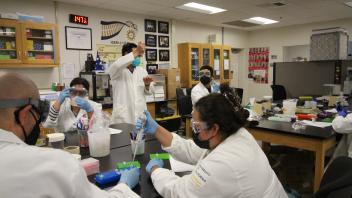 Students from the AvenueB program hone their PCR skills in the BioInnovation Lab.